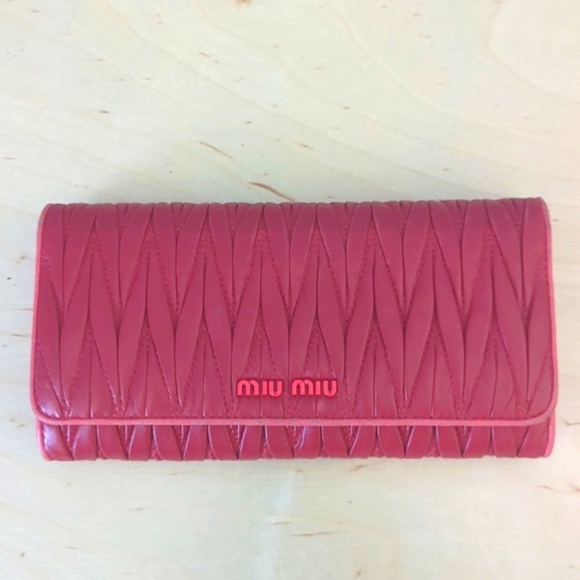 Miu Miu Red Quilted Leather Wallet - Picture 1 of 12